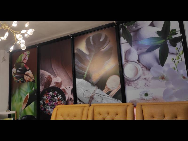 Printable vinyl stickers on glass walls